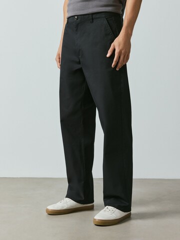 NextLoosefit Chino hlače - crna boja: prednji dio