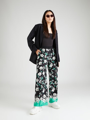 Wide leg Pantaloni con piega frontale di Marks & Spencer in nero