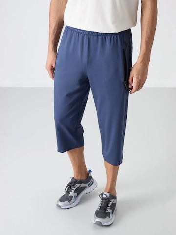 Tommy Life Regular Pants in Blue: front