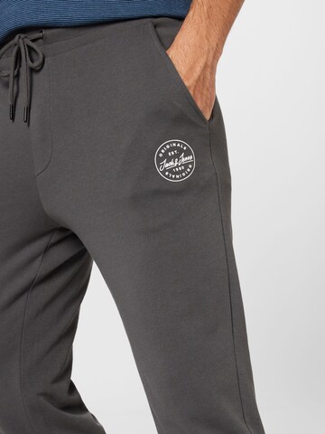 JACK & JONES - Tapered Pantalón 'GORDON' en gris