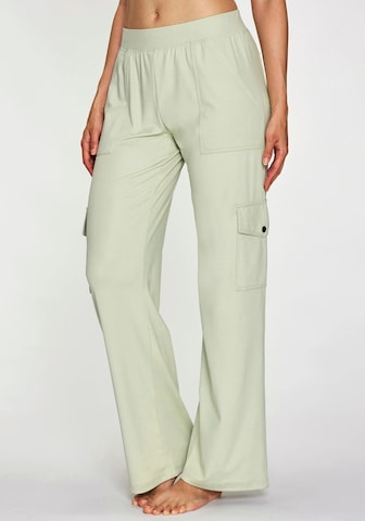 H.I.S Loose fit Cargo Pants in Green: front