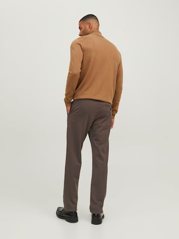 Coupe slim Pantalon chino JACK & JONES en marron
