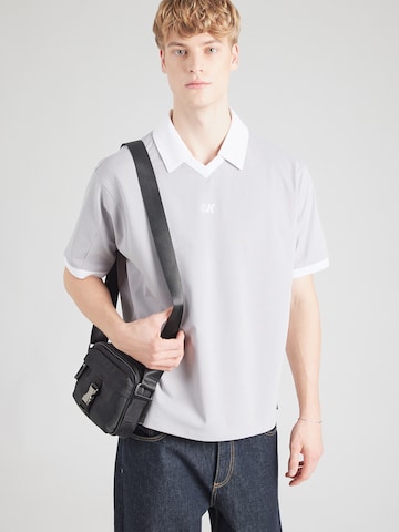 Calvin Klein Jeans T-shirt i grå: framsida