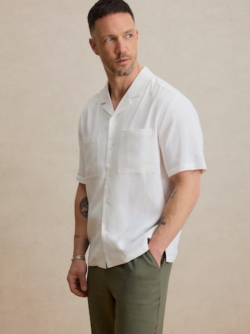 DAN FOX APPAREL Средняя посадка Рубашка 'Leonard' в Белый: спереди