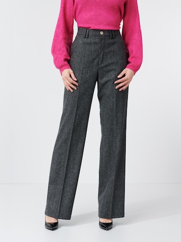 Wide leg Pantaloni per costume tradizionale 'Martha 8393' di W. Wegener in grigio: frontale