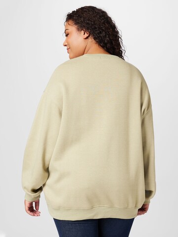 Nasty Gal Plus Sweatshirt in Green