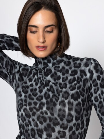 SASSYCLASSY Shirt‌‌ in Grau