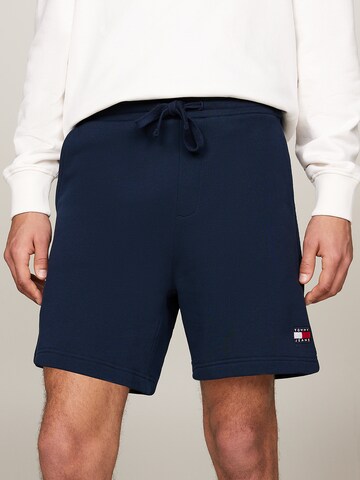 Regular Pantaloni de la Tommy Jeans pe albastru: față