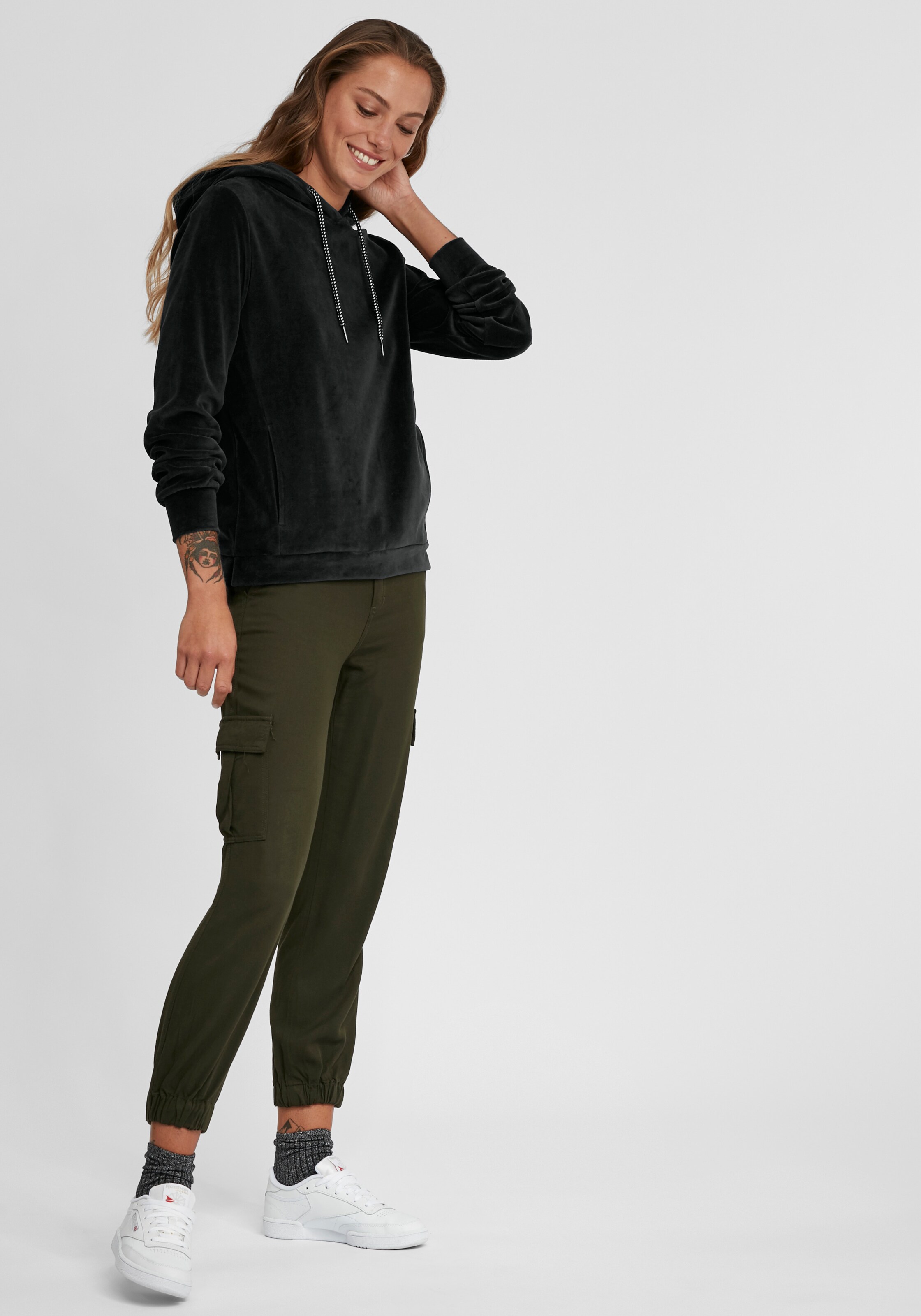 Frauen Pullover & Strick Oxmo Hoodie 'Nimma' in Schwarz - CZ40498 Frauen Pullover & Strick Oxmo Hoodie 'Nimma' in Schwarz - CZ40498
