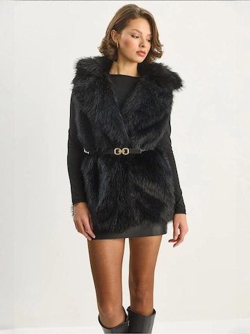 Bianco Lucci Vest in Black