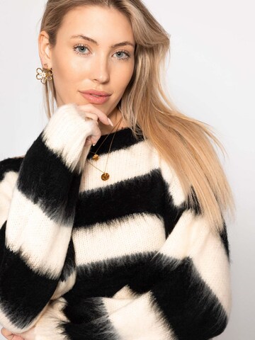 SASSYCLASSY Sweater in Black