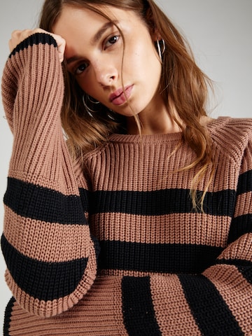 ABOUT YOU Pullover 'Svenja' in Braun