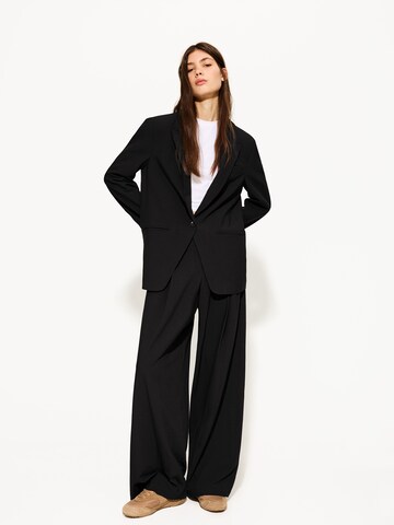 Bershka Loose fit Trousers in Black