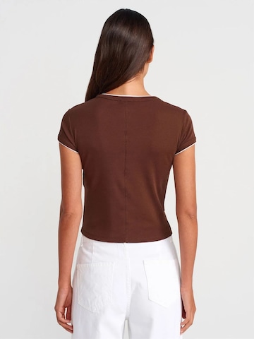 Maglietta 'T-Shirts' di Dilvin in marrone