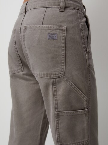 regular Pantaloni di Pull&Bear in grigio