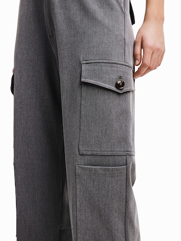 Regular Pantalon cargo Desigual en gris