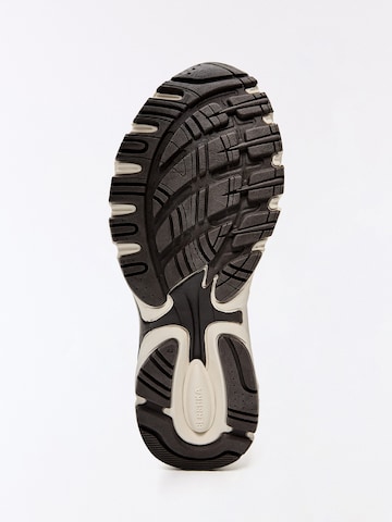 Baskets basses 'DEPORTIVO 29' Bershka en marron