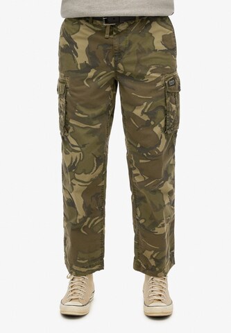 Regular Pantalon cargo Superdry en vert : devant