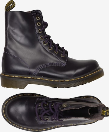 Dr. Martens Stiefelette 38 in Lila: Vorderseite