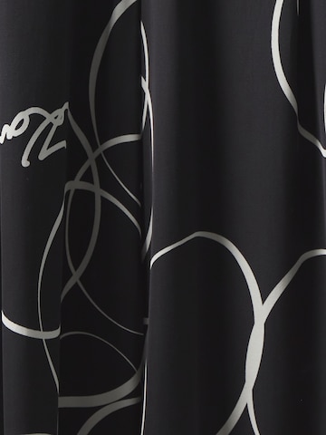 Rochie de la Karl Lagerfeld pe negru