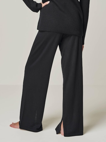 Abito da casa 'LOUNGEWEAR SET  - Pullover Blossom & Pants Bailey' di YOU LOOK PERFECT in nero