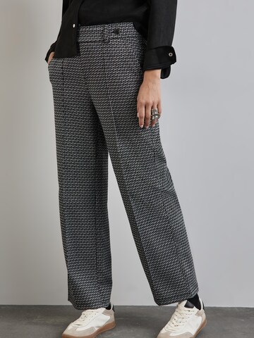 STREET ONE Loose fit Pleat-Front Pants in Black: front