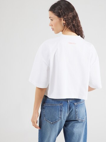 Tricou de la Calvin Klein Jeans pe alb: spate