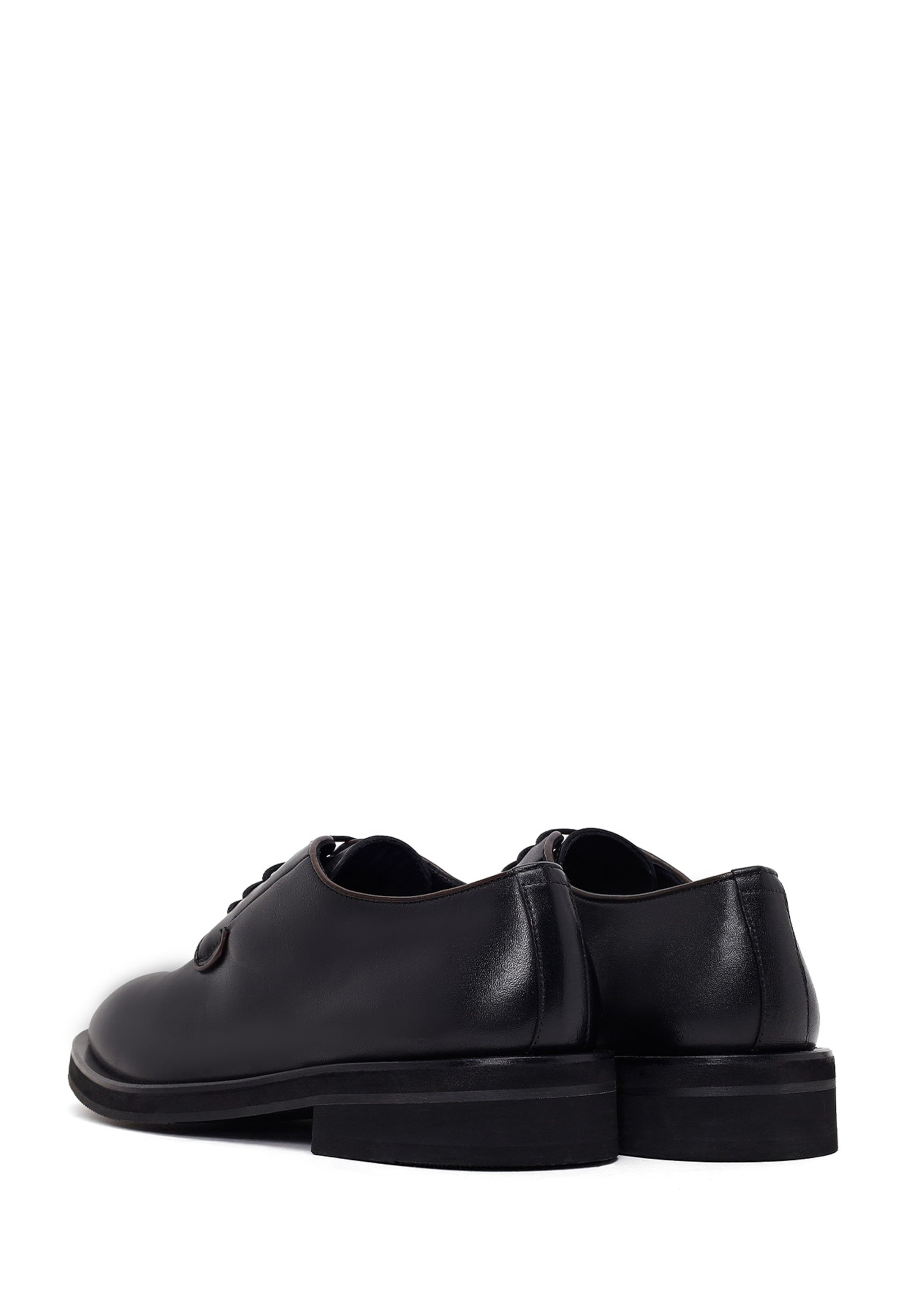 Derimod - Zapatos con cordón en negro
