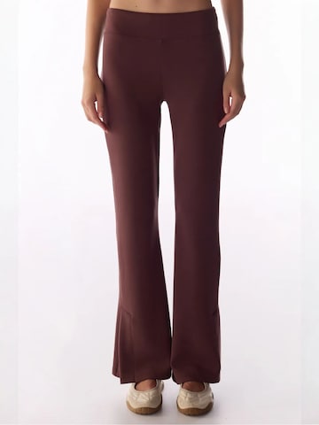 Penti - Flared Calças 'Hose' em vermelho
