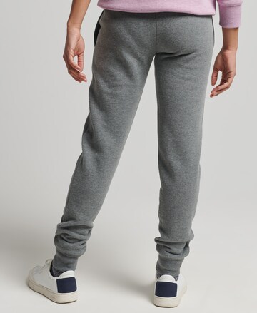 Effilé Pantalon Superdry en gris