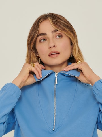 ABOUT YOU x Sofia Tsakiridou Sweatshirt 'Sonja' in Blau