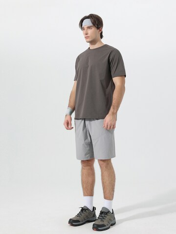 YOUTHUP Performance Shirt 'Trockenbahn' in Brown