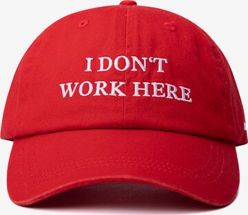Hatline Lab Cap 'I don't work here' in Rot: Vorderseite