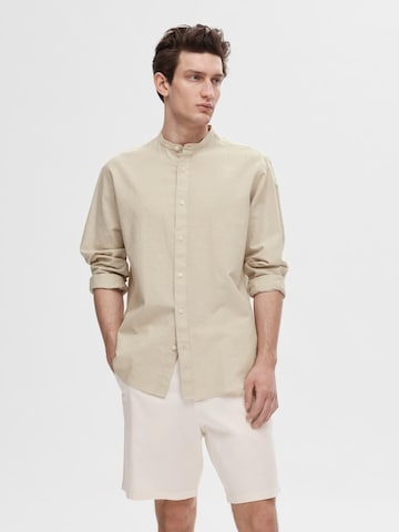 SELECTED HOMME - Ajuste regular Camisa en beige: frente