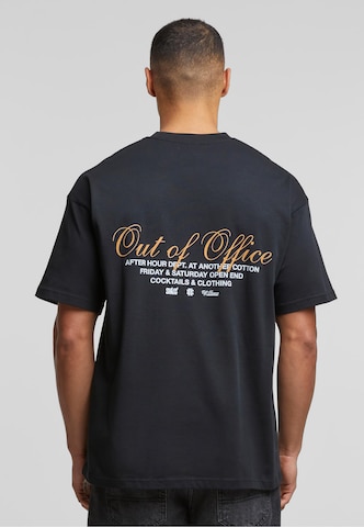 Another Cotton Lab T-shirt 'Out Of Office' i svart