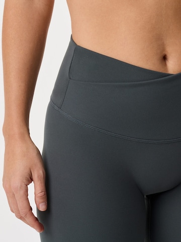 SWEDEMOUNT Skinny Workout Pants 'Core' in Grey