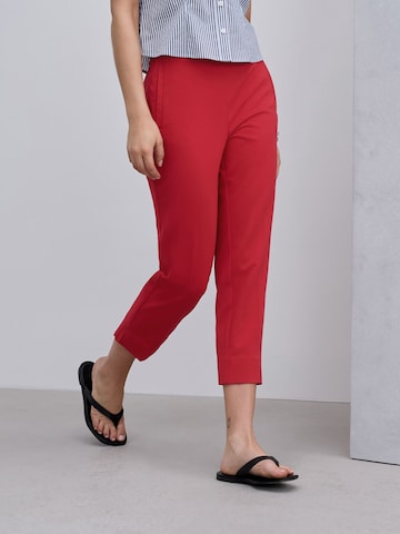 Next Slimfit Hose in Rot: Vorderseite
