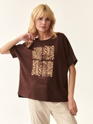 T-shirt 'LIKE' TATUUM en marron : devant