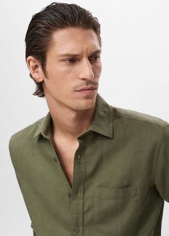 MANGO MAN Regular fit Button Up Shirt 'Avispah' in Green