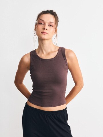 C&City Top in Bruin: voorkant
