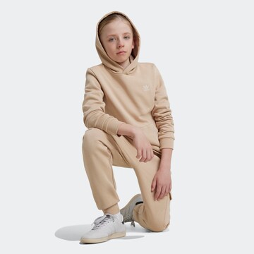 ADIDAS ORIGINALS Sweatshirt 'Essentials' i beige: framsida