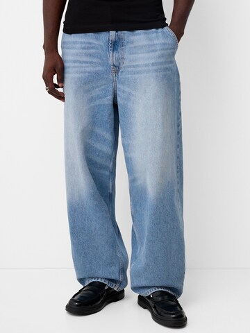 Bershka Loose fit Jeans in Blue: front