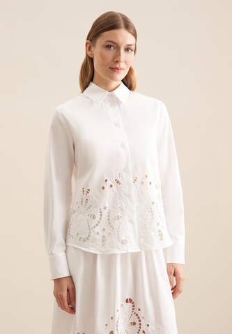Chemisier 'Schwarze Rose' SEIDENSTICKER en blanc : devant