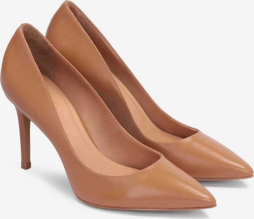 Kazar Pumps in Brown