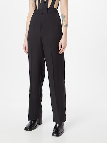 Loosefit Pantalon à plis 'Marle' ABOUT YOU en noir : devant