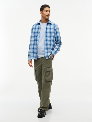 Tommy Jeans Regular fit Button Up Shirt in Blue
