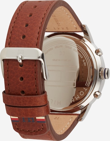 TOMMY HILFIGER Uhr in Braun