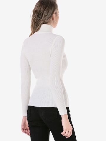 CIPO & BAXX Rollkragenpullover P227 in Weiß