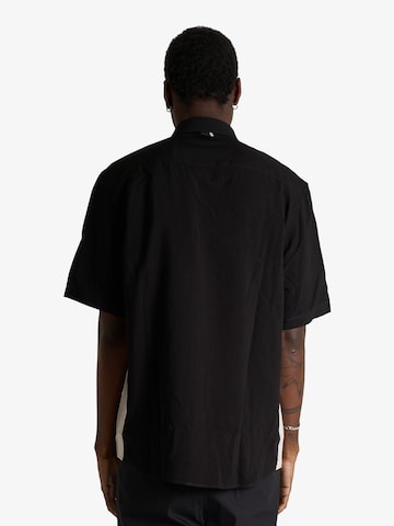 Regular fit Camicia di LOW BRAND in nero