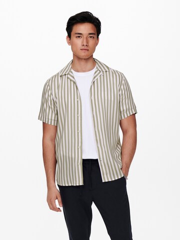 Only & Sons - Ajuste confortable Camisa 'Wayne' en gris: frente